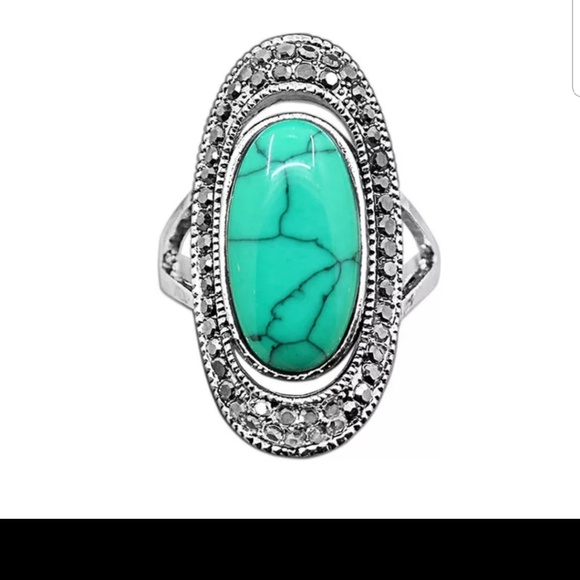 Jewelry - Green Turquoise Silvertone ring